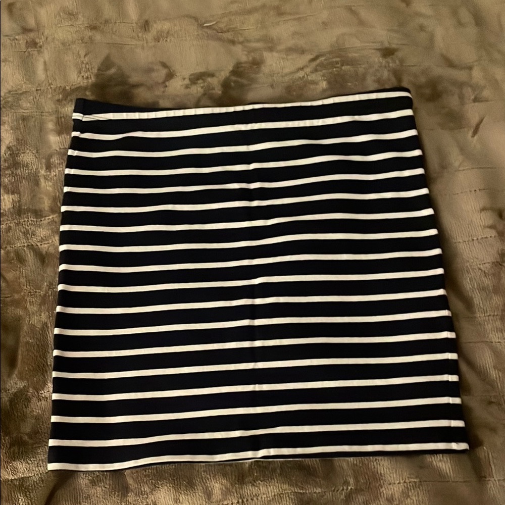 Black and White Mini Pencil Skirt for Casual Wear